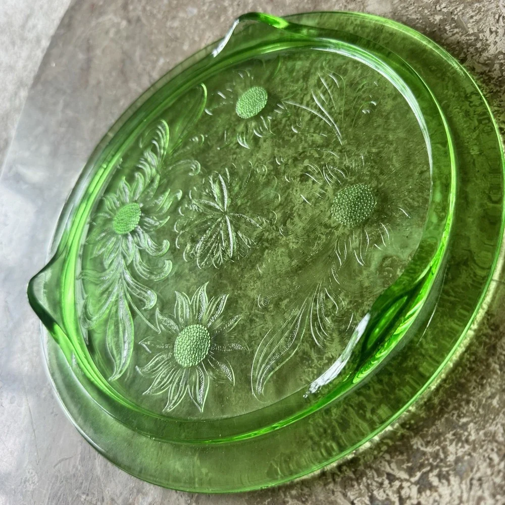 Jeanette Uranium Glass Sunflower Cake Plate Green Depression Stand Daisy Footed